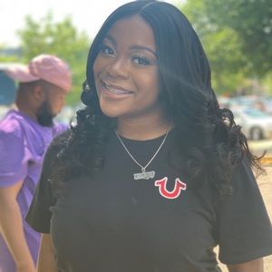 Meet your Posher, Courtney